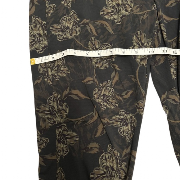 Athleta Trekkie North Printed Jogger Pants Black Floral Size 10 - Picture 8 of 8